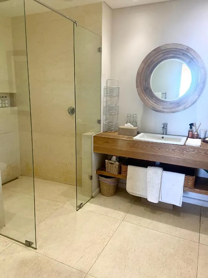 Villa Del Mar: Luxurious Sea View Suite in Bantry Bay Cape Town