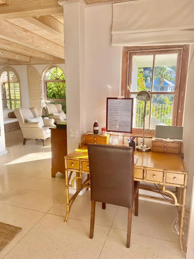 Villa Del Mar: Luxurious Sea View Suite in Bantry Bay Cape Town South Africa