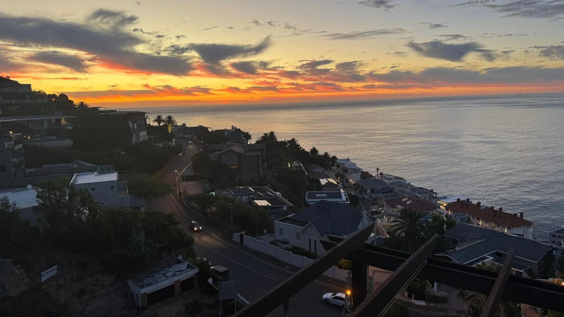 Villa Del Mar: Luxurious Sea View Suite in Bantry Bay Cape Town