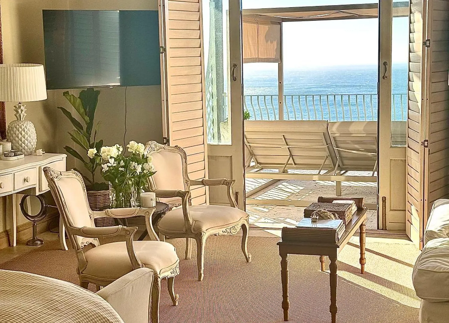 Villa Del Mar: Luxurious Sea View Suite in Bantry Bay Cape Town South Africa