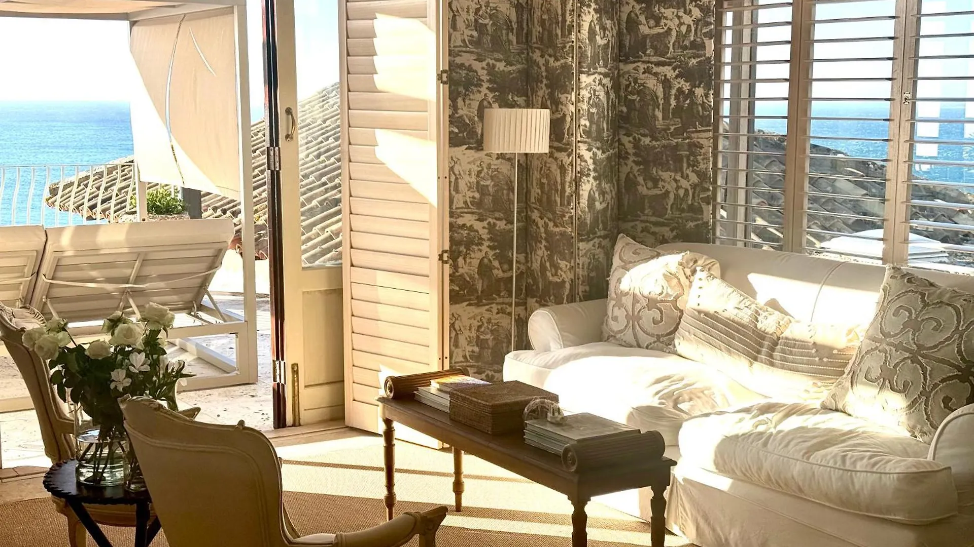 Villa Del Mar: Luxurious Sea View Suite in Bantry Bay Cape Town